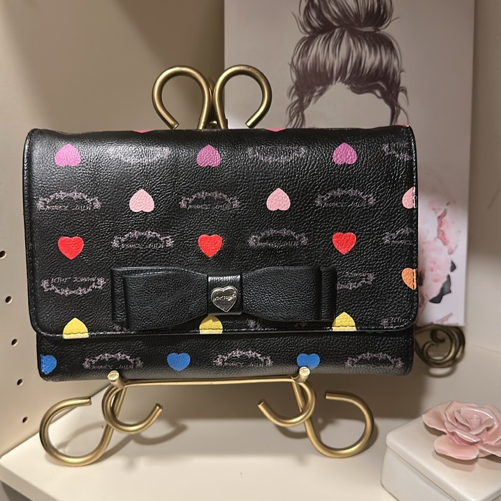 Rare Betsey Johnson Black Rainbow Heart Crossbody Bag with Floral Interior EUC